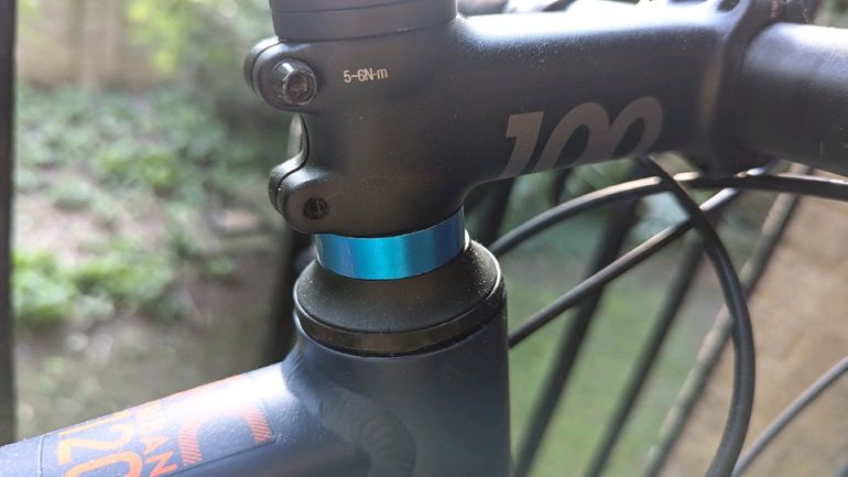 Used TRIBAN Comfortable, light carbon fork and disc brake RC 120 road bike 2023 2023 Road & Gravel, Blu — image 7 of 9
