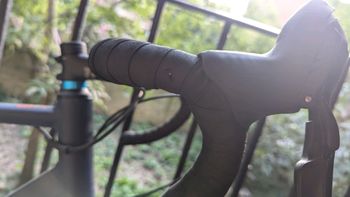 Used TRIBAN Comfortable, light carbon fork and disc brake RC 120 road bike 2023 2023 Road & Gravel, Blu — image 9 of 9