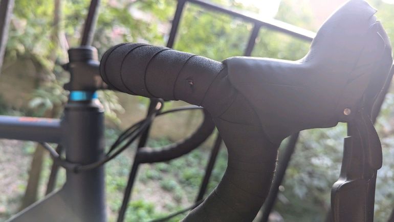 Used TRIBAN Comfortable, light carbon fork and disc brake RC 120 road bike 2023 2023 Road & Gravel, Blu — image 9 of 9