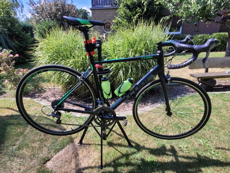 Used CUBE Attain 2017 Road & Gravel, Schwarz — image 1 of 6