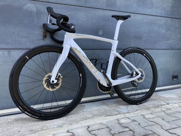 Pinarello Dogma F Crystal White 2024 Road & Gravel usato, Bianco — immagine 5 di 20