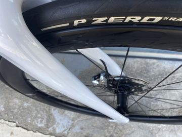 Pinarello Dogma F Crystal White 2024 Road & Gravel usato, Bianco — immagine 8 di 20