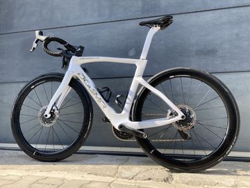 Pinarello Dogma F Crystal White 2024 Road & Gravel usato, Bianco — immagine 11 di 20