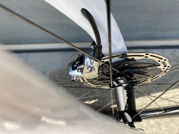 Pinarello Dogma F Crystal White 2024 Road & Gravel usato, Bianco — immagine 15 di 20
