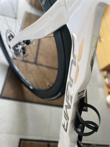 Pinarello Dogma F Crystal White 2024 Road & Gravel usato, Bianco — immagine 10 di 20