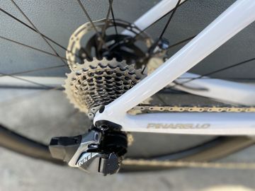 Pinarello Dogma F Crystal White 2024 Road & Gravel usato, Bianco — immagine 18 di 20