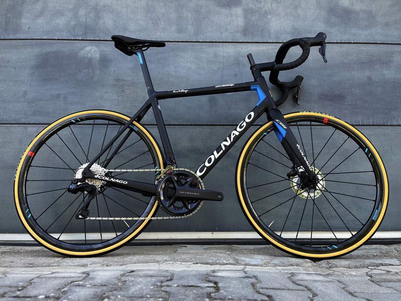 Colnago C64 MySixty4 Disc + Ultegra Di2 + Fulcrum Zero CMPTZ 2024 Road & Gravel d'occasion
