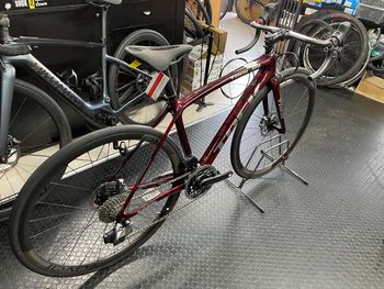 Used Trek Émonda SLR 9 Disc eTap 2020 2020 Road & Gravel, Rot — image 3 of 7