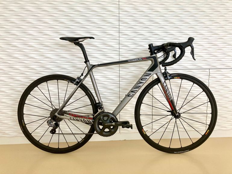 Canyon Ultimate CF SLX 8.0 Di2 used in M Black Friday Deals buycycle CA