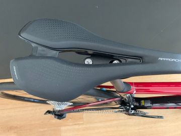 Used Giant Defy Advanced 2 2024 2024 Road & Gravel, Red — image 6 of 8