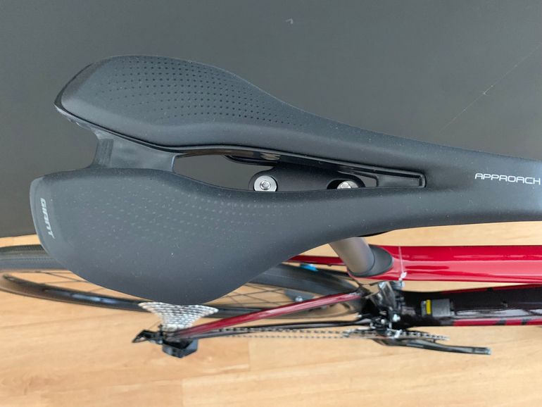 Used Giant Defy Advanced 2 2024 2024 Road & Gravel, Red — image 6 of 8
