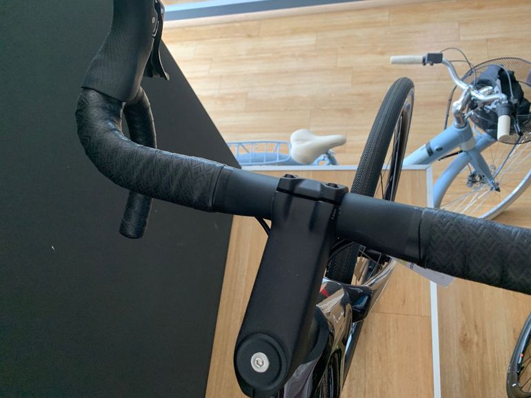 Used Giant Defy Advanced 2 2024 2024 Road & Gravel, Red — image 2 of 8