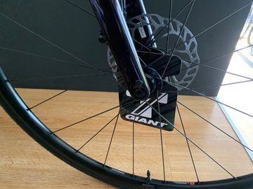 Used Giant Defy Advanced 2 2024 2024 Road & Gravel, Red — image 5 of 8