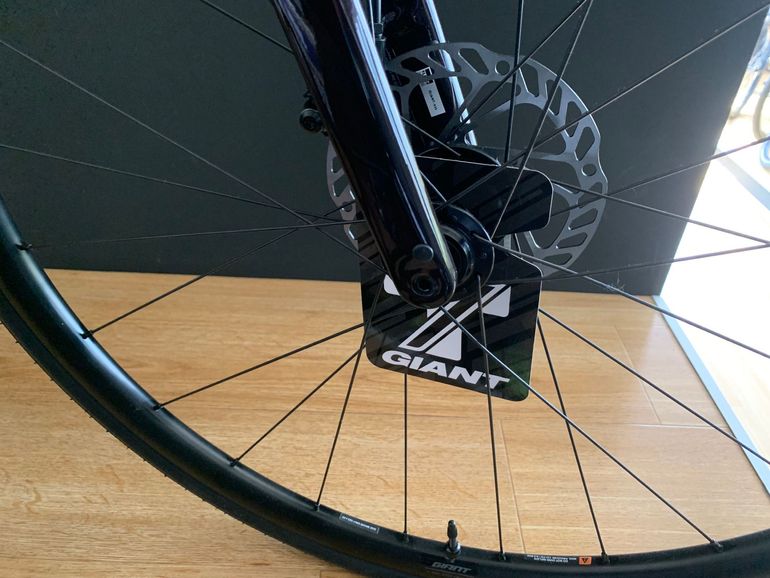Used Giant Defy Advanced 2 2024 2024 Road & Gravel, Red — image 5 of 8