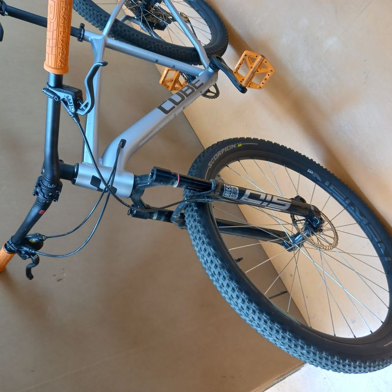 Used CUBE AIM RACE 2022 Mountainbike, Hellgrau — image 1 of 5