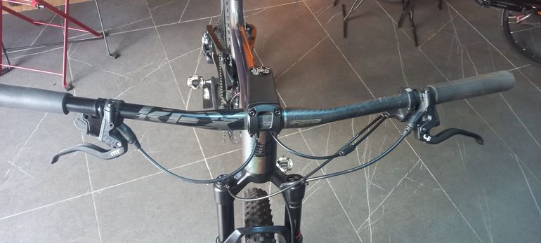 Used Lee Cougan Crossfire 428 RE 2022 Mountainbike, Light Gray — image 7 of 8