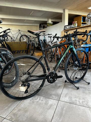 Used Scott Addict 20 2023 2023 Road & Gravel, Green — image 2 of 3