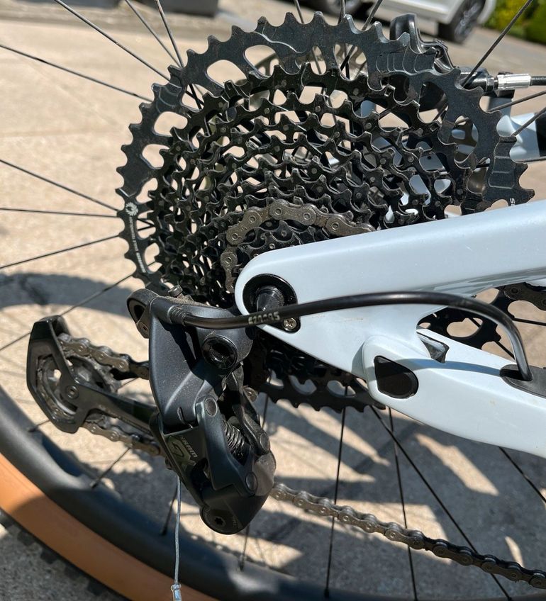 Used CUBE STEREO 150 C:62, RACE 29 2022 2022 Mountainbike, White, 29 — image 3 of 13