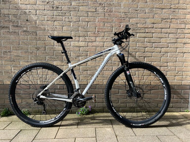 Specialized stumpjumper m5 sale