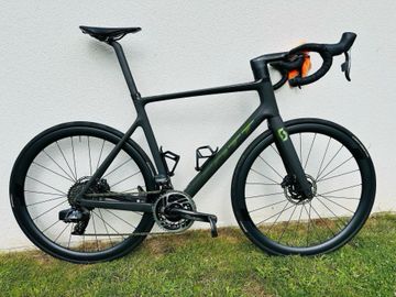 Used Scott Addict RC 30 2023 2023 Road & Gravel