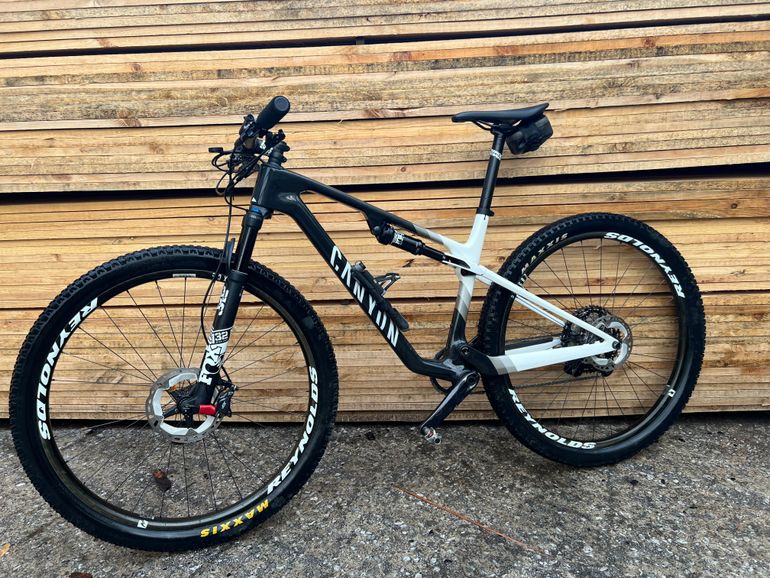 Used Canyon Lux World Cup CF 7 2024 2024 Mountainbike, Negro — image 1 of 6