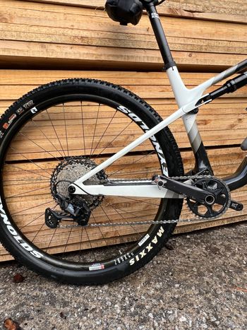 Used Canyon Lux World Cup CF 7 2024 2024 Mountainbike, Negro — image 3 of 6