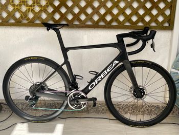 Použité Orbea ORCA M11eLTD PWR 2023 2023 Road & Gravel
