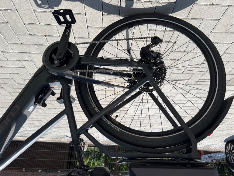 Used CUBE KATHMANDU HYBRID ONE 625 2020 Road & Gravel — image 4 of 5