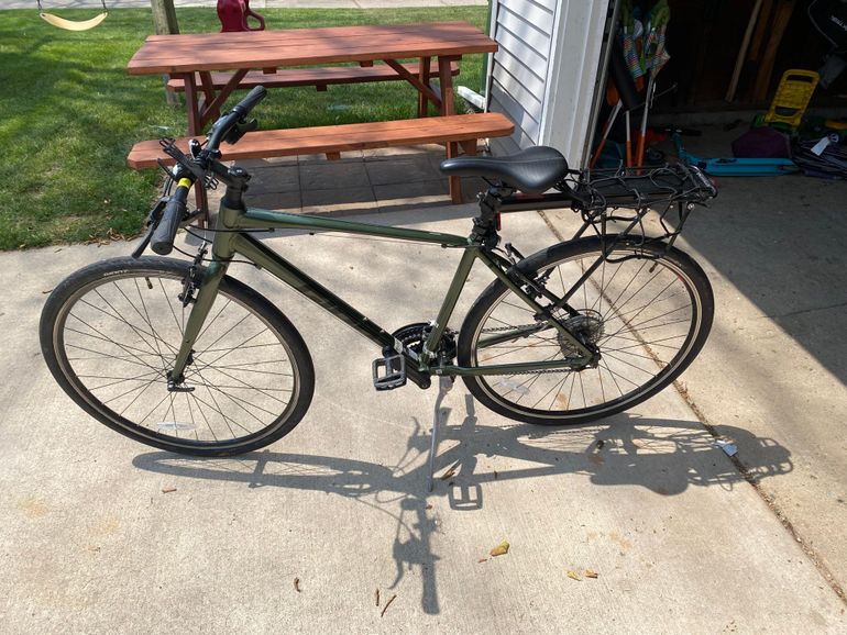 Used Giant Escape 2022 Mountainbike, Green — image 2 of 6