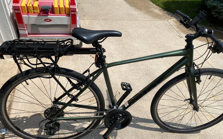 Used Giant Escape 2022 Mountainbike, Green — image 1 of 6