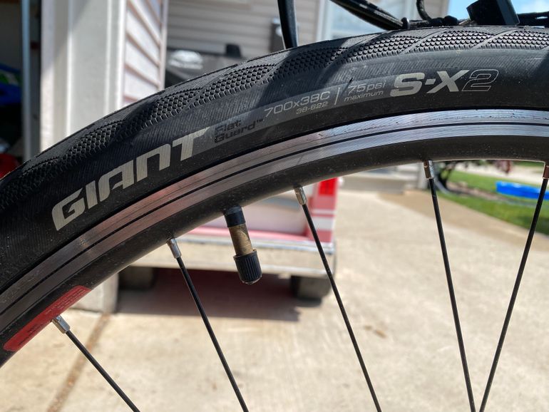 Used Giant Escape 2022 Mountainbike, Green — image 3 of 6