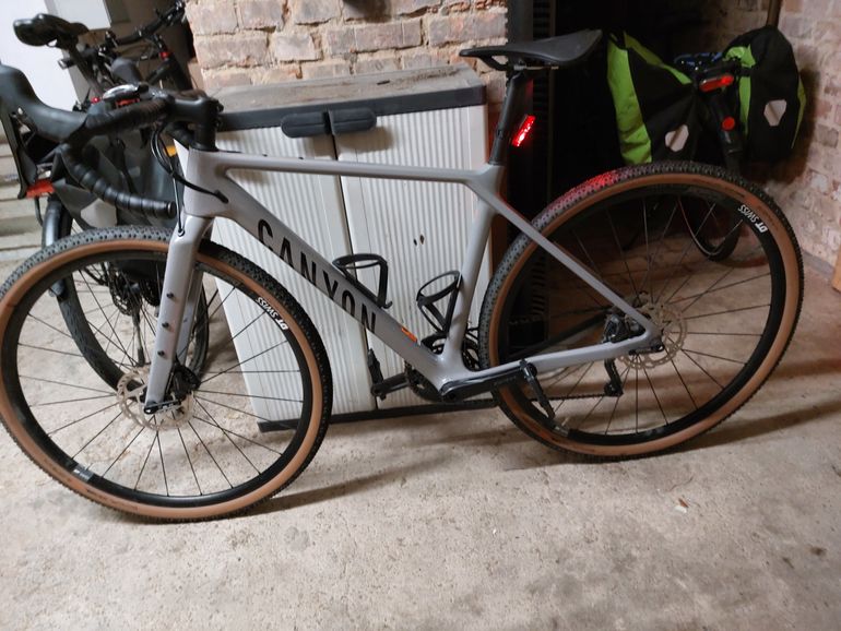 Used Canyon Grizl CF SL 6 2022 Road & Gravel — image 1 of 3