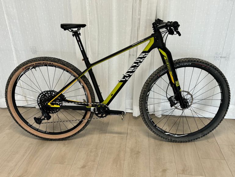 Canyon Exceed CF SLX 9.0 Pro Race Team used in M buycycle Slovenia