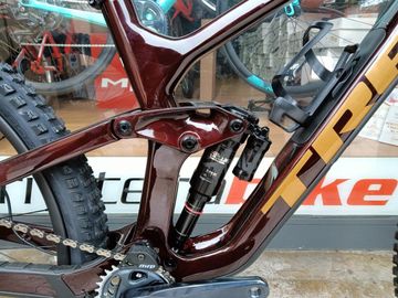 Trek Slash 9.8 2023 Mountainbike d'occasion — image 5 sur 7