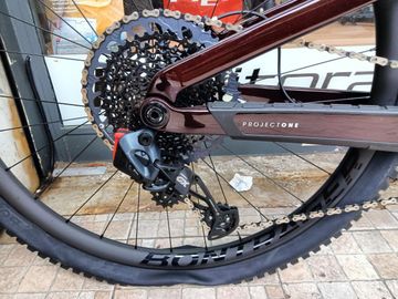 Trek Slash 9.8 2023 Mountainbike d'occasion — image 3 sur 7
