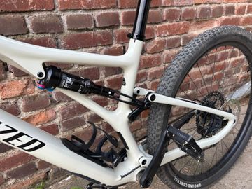 Used Specialized Stumpjumper Comp 2022 2022 Mountainbike, White, 29 — image 9 of 11
