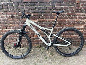 Used Specialized Stumpjumper Comp 2022 2022 Mountainbike, White, 29 — image 1 of 11