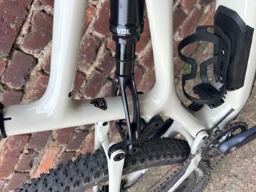 Used Specialized Stumpjumper Comp 2022 2022 Mountainbike, White, 29 — image 8 of 11