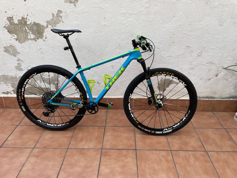 Used Trek Superfly 9.8 XT 2015 2015 Mountainbike — image 1 of 5