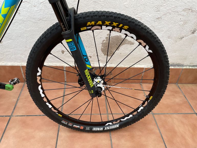 Used Trek Superfly 9.8 XT 2015 2015 Mountainbike — image 4 of 5