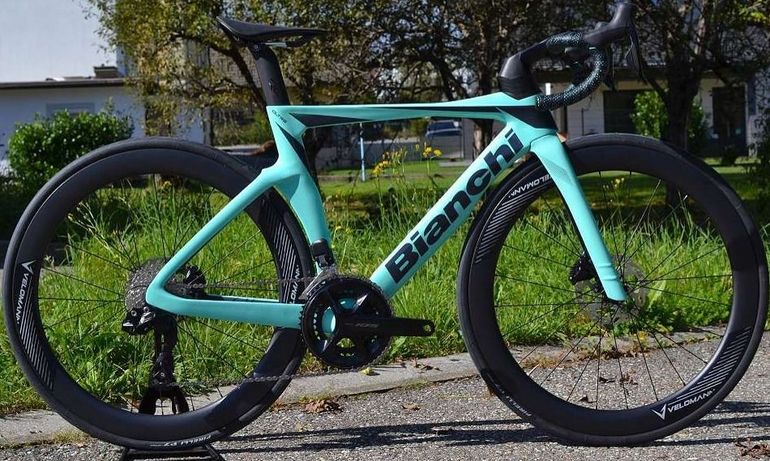 Used Bianchi Oltre Comp 105 Di2 2025 Road & Gravel, Green — image 1 of 10