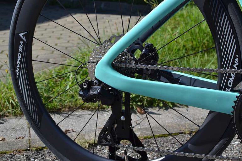 Used Bianchi Oltre Comp 105 Di2 2025 Road & Gravel, Green — image 9 of 10