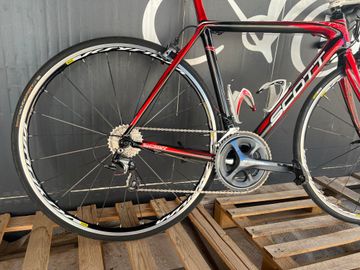 Used Scott Addict R2 Road & Gravel, Red — image 6 of 11