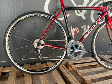 Used Scott Addict R2 Road & Gravel, Red — image 5 of 11