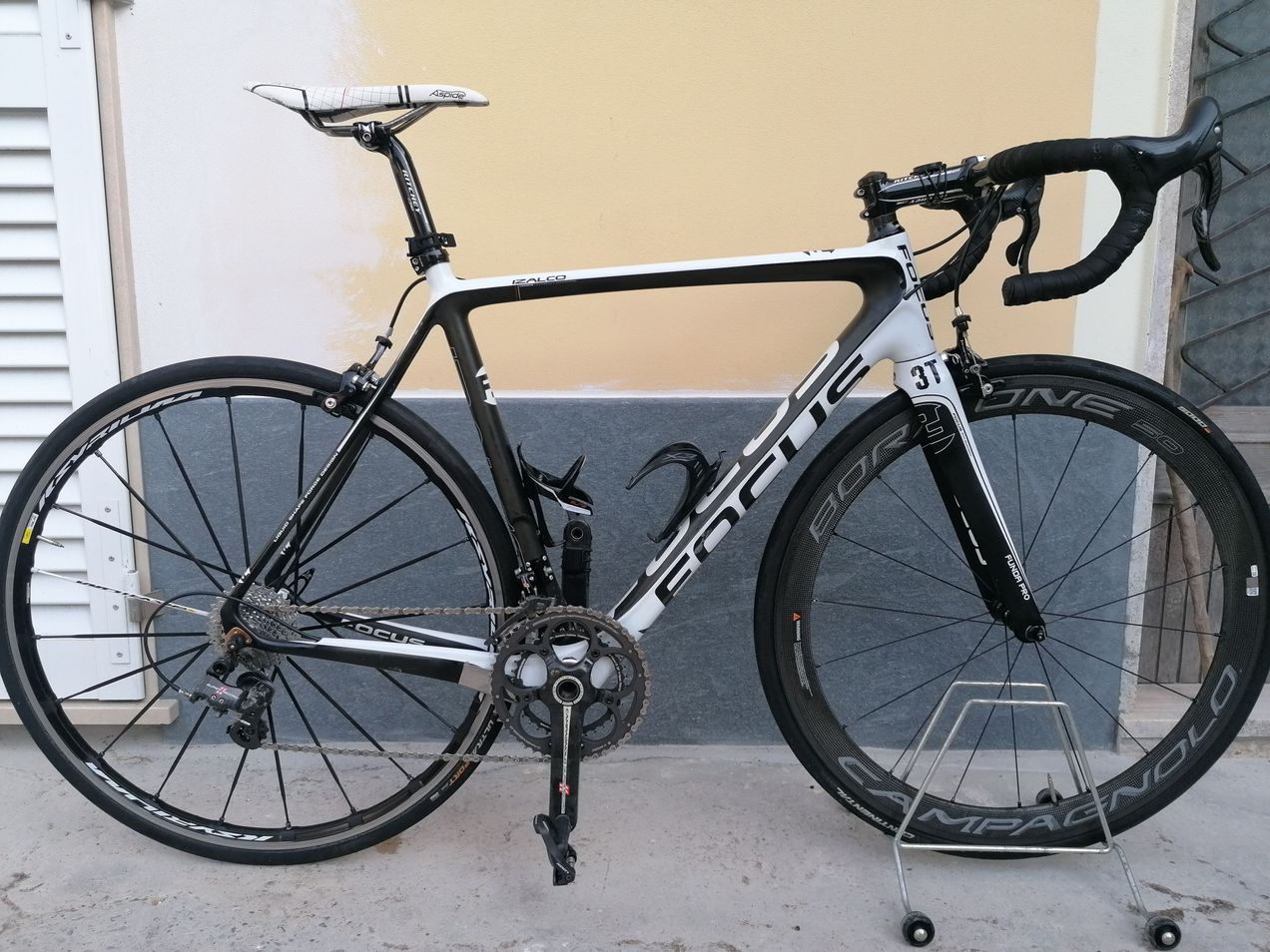 Focus Izalco used in 56 cm | buycycle USA