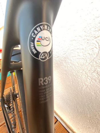 Used Canyon Ultimate CF SLX 8.0 Di2 2020 Road & Gravel, Black — image 3 of 14