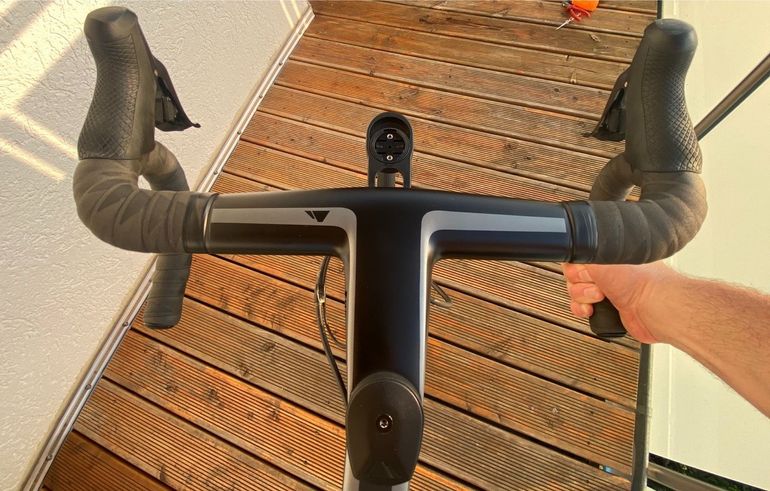 Used Canyon Ultimate CF SLX 8.0 Di2 2020 Road & Gravel, Black — image 4 of 14