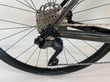 Used Scott Addict RC 40 2023 Road & Gravel, Green — image 3 of 8