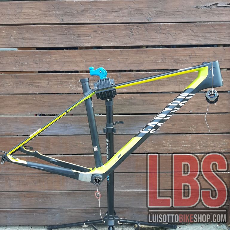 Used Canyon Exceed CF SLX 9.0 Pro Race Team 2019 Frameset 2019 Mountainbike — image 10 of 21