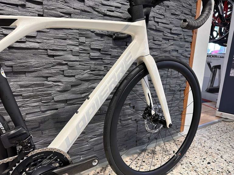Used Lapierre Xelius SL 8.0 AXS 2024 2024 Road & Gravel, White — image 5 of 9